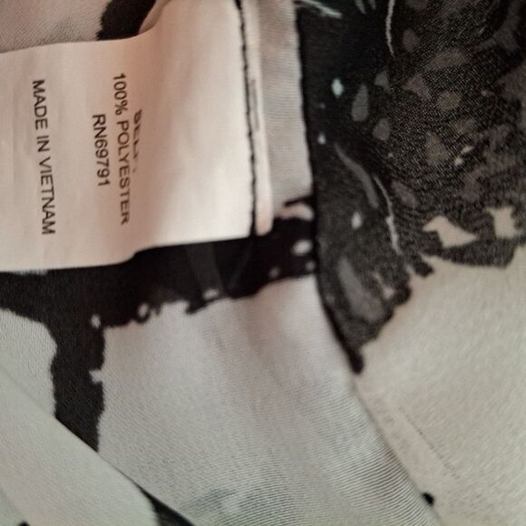 🍂5/$25 Figueroa & Flower Small White Sheer Grid Floral Modern Casual Blouse - Picture 6 of 7